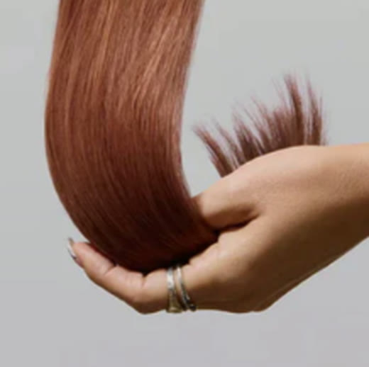 Amostra de cabelo ruivo acobreado trabalhado no salão Rosani