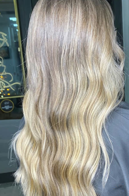 Trabalho de loiro / balayage feito no salão Rosani