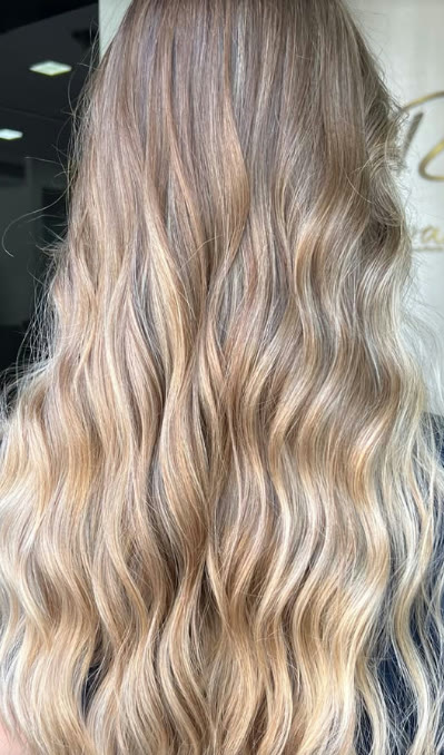 Trabalho de loiro / balayage feito no salão Rosani