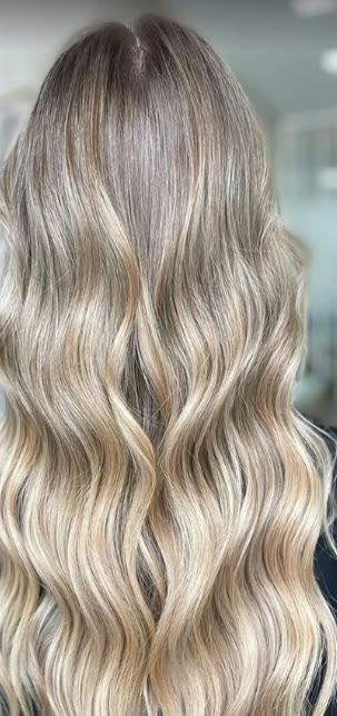 Trabalho de loiro / balayage feito no salão Rosani