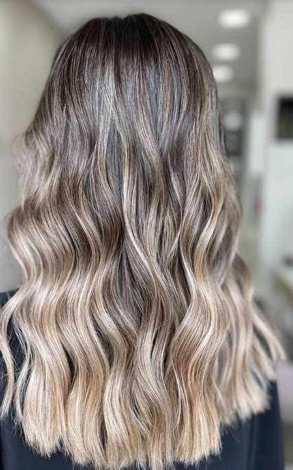 Trabalho de loiro / balayage feito no salão Rosani
