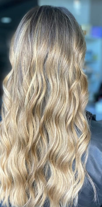 Trabalho de loiro / balayage feito no salão Rosani