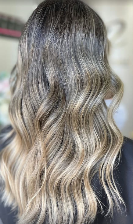 Trabalho de loiro / balayage feito no salão Rosani