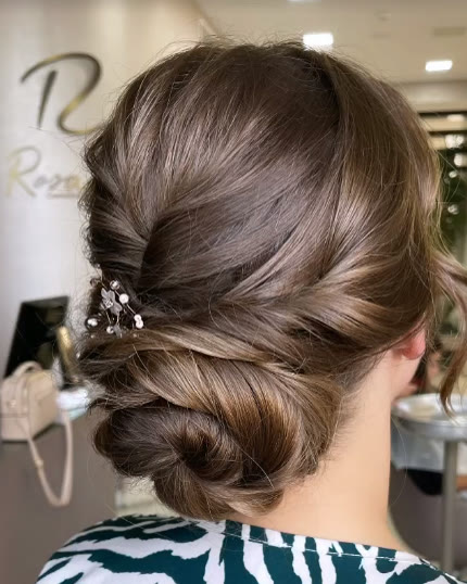 Penteado de noiva feito no salão Rosani