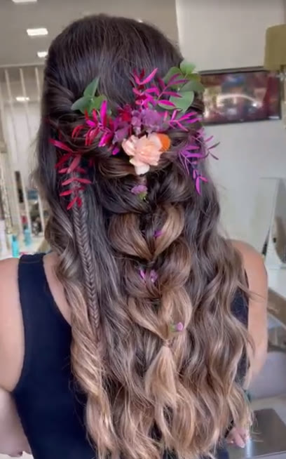 Penteado de noiva feito no salão Rosani