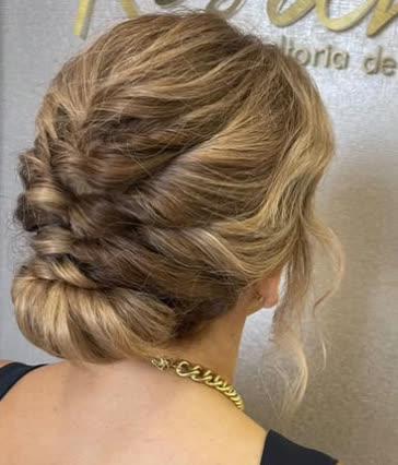 Apanhado texturizado em cabelo loiro