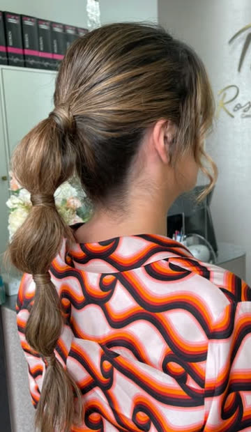 Rabo-de-cavalo em bolhas com flores naturais