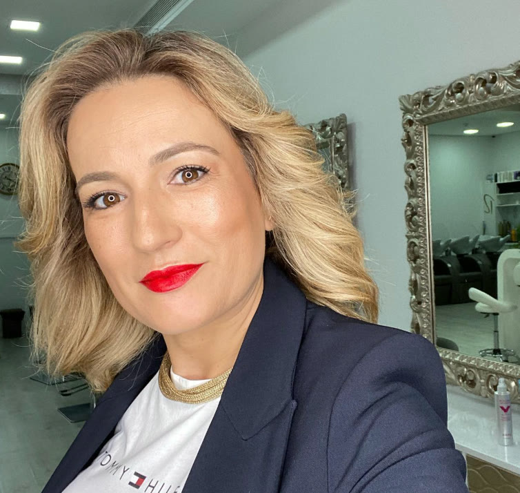 Transformação de cabelo feita no salão Rosani